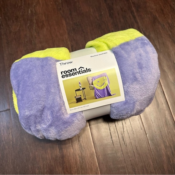 Target Room Essentials Smiley Chartreuse Flutter Throw Lightweight Blanket - Picture 2 of 6